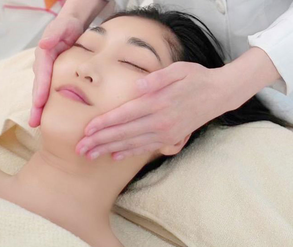 クリーム保湿マッサージ